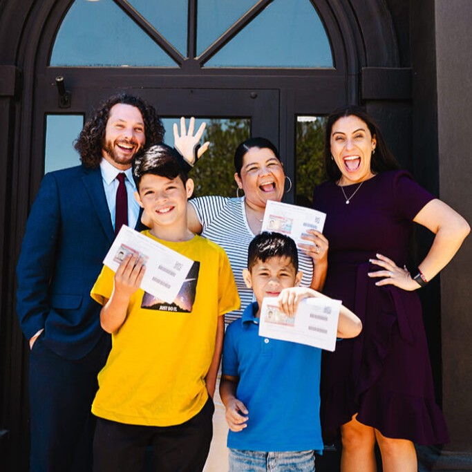 immigration-attorney-683x683 abogado-inmigracion-683x683