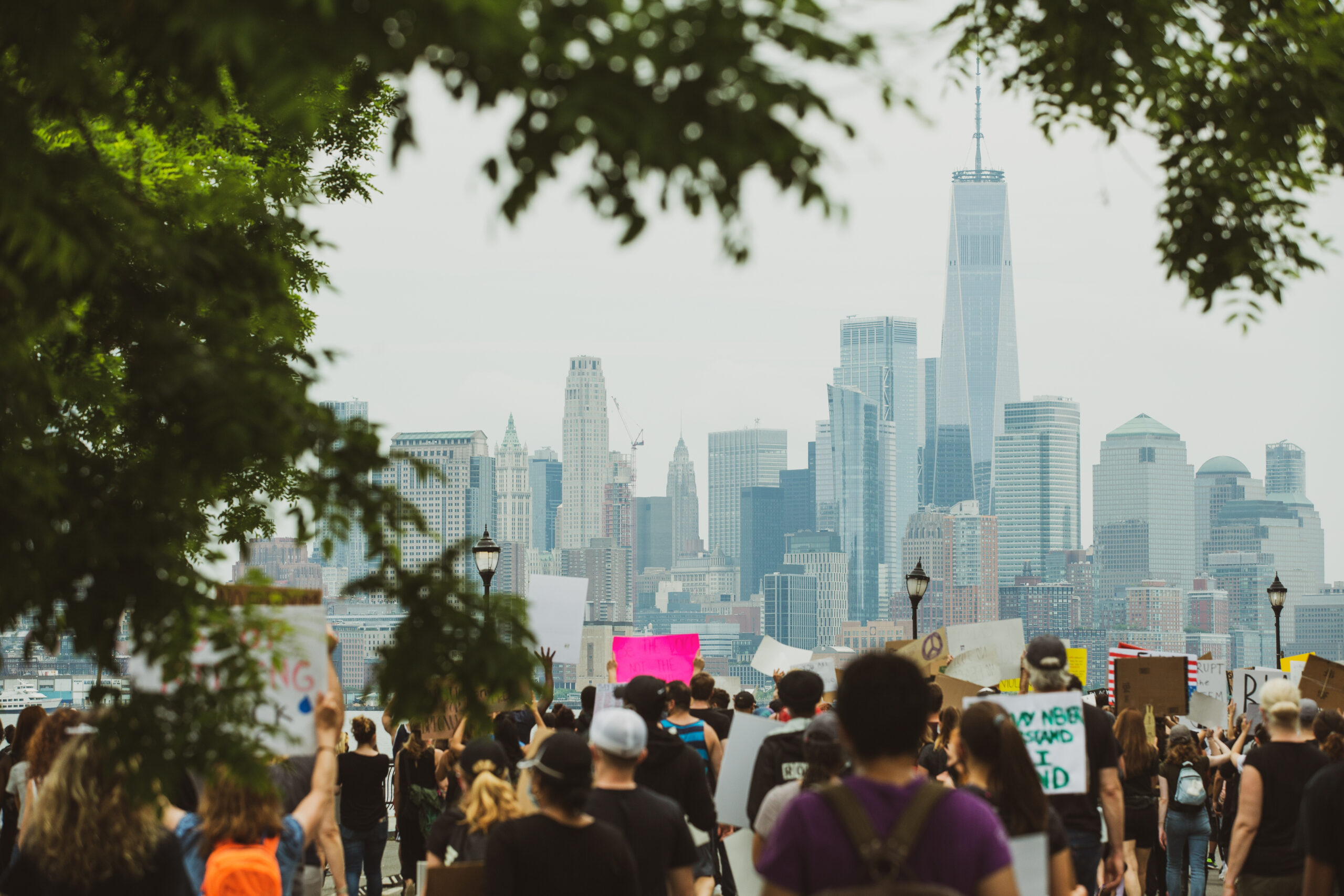 BLM March Hoboken Residentes de Chicago protestan contra la aplicación de la ley de inmigración Operación Midway Blitz.